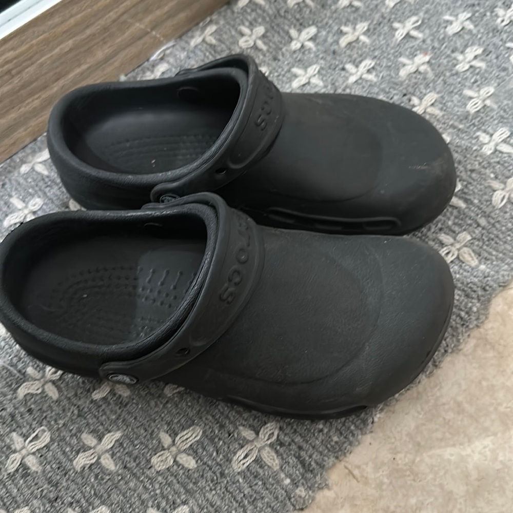Black crocs size 6 M or 7 W used